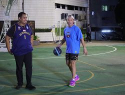 Pembasaket Sombong Denny Sumargo Saling Unjuk Skil Dengan Menpora Dito