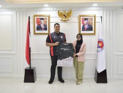 Menpora Dito Suport Khansa Syahlaa Kibarkan Merah Putih di Gunung Aconcagua