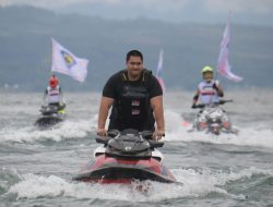Menpora Dito Ariotedjo Mengendarai Jet Ski di Atas Sirkuit F1 Powerboat 2024