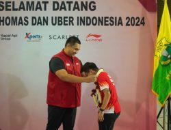 Menpora Dito Sambut Kedatangan Tim Thomas dan Uber