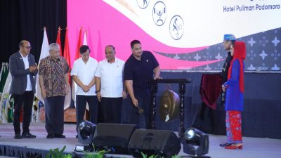 Rakernas KONI 2024 Ditandai Dengan Pemukulan Gong Oleh Menpora Dito
