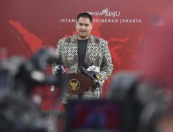 Menpora Dito Bahas Revitalisasi Stadion dan Liga 3 & 4 Bersama Presiden Jokowi di Istana Merdeka