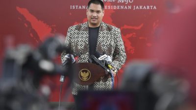 Menpora Dito Bahas Revitalisasi Stadion dan Liga 3 & 4 Bersama Presiden Jokowi di Istana Merdeka