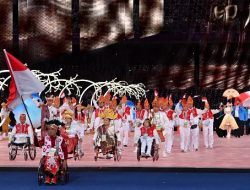 Kekayaan Budaya Indonesia Diperlihatkan Melalui Busana Adat pada Paralimpiade 2024